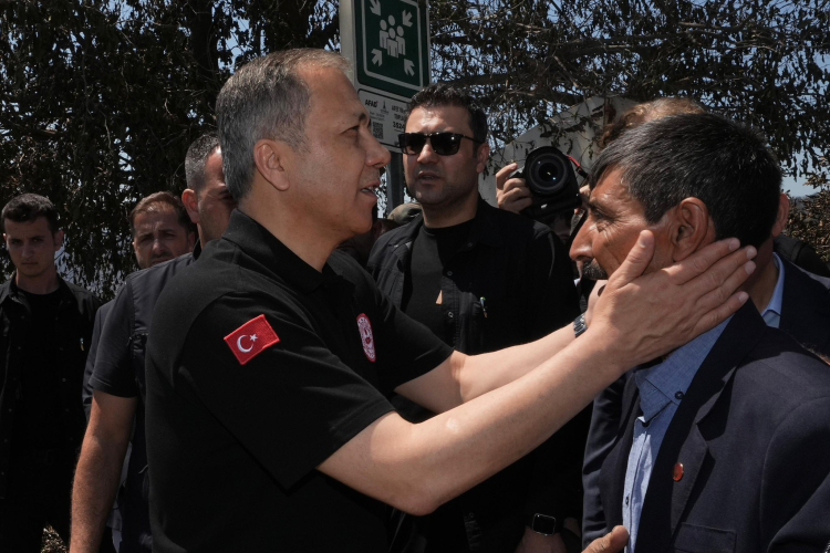 Bakan Yerlikaya'dan Ödemiş raporu: 228 konut ağır hasarlı!