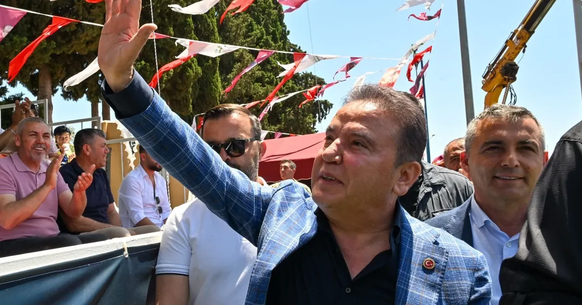 Başkan Böcek'ten Antalyalılara duygusal mesaj