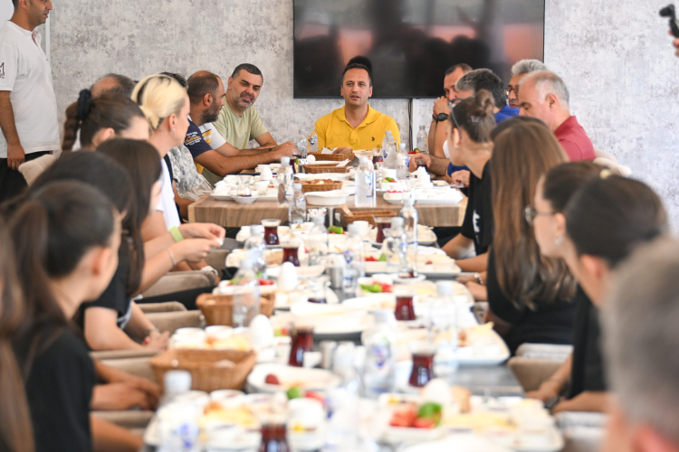 Bornova’nın sultanları set vermeden zirvede