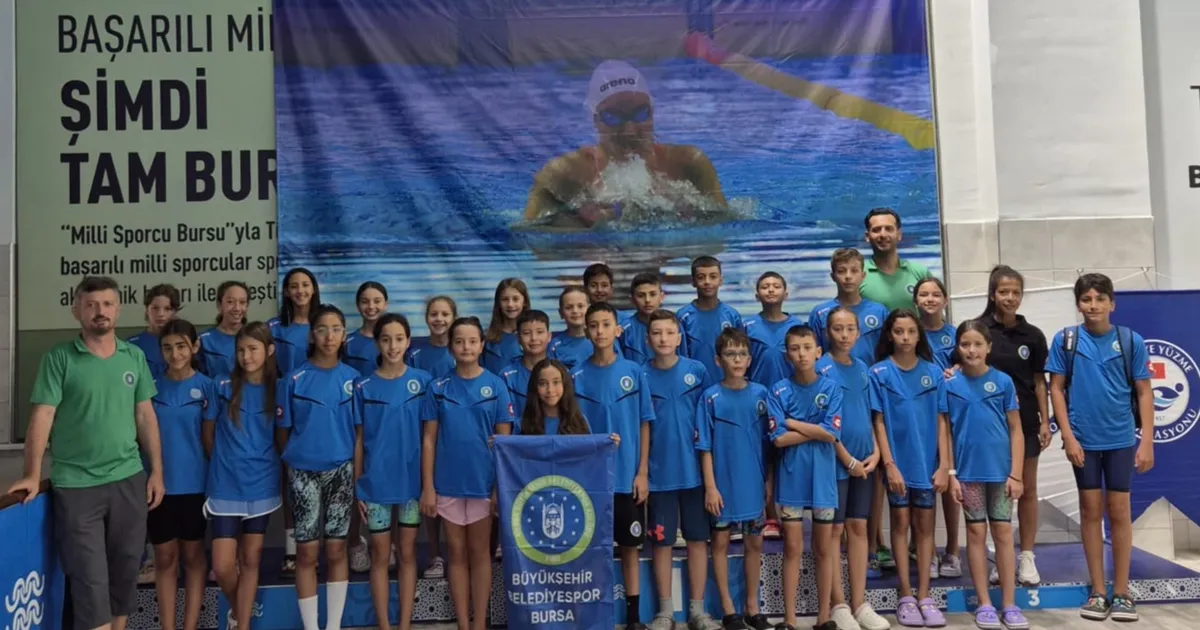 Bursa Büyükşehir Belediyesporlu kulaçlar madalyaları topladı