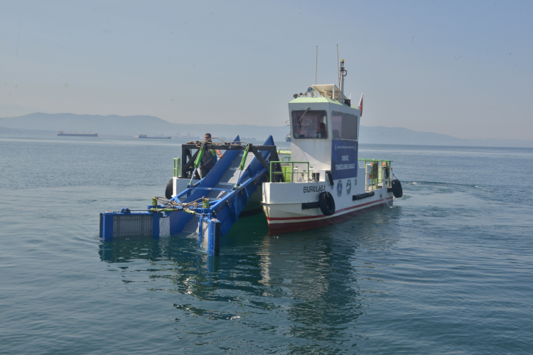 Bursa Büyükşehir'den deniz temizliği