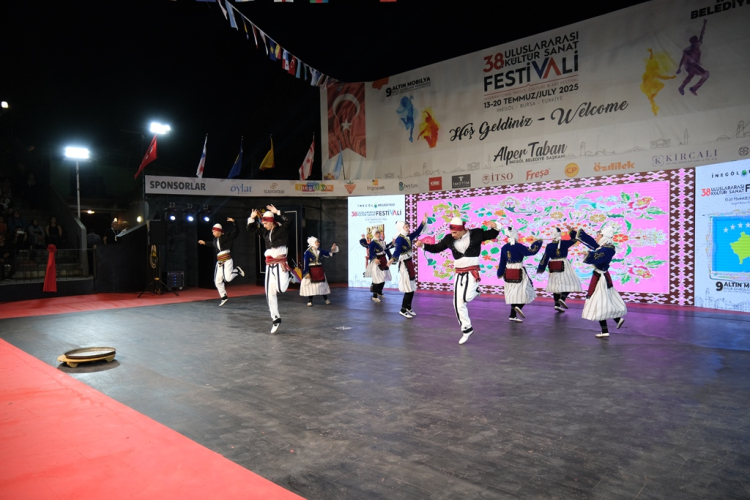 Bursa İnegöl’de kültürün renkleri sahneye taştı