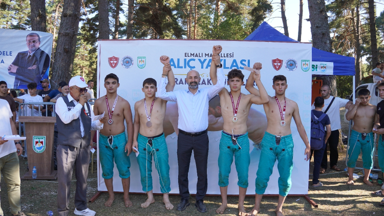 Bursa İznik'in Alıç Yaylası'nda kıran kırana güreş