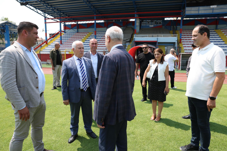 Bursa Mustafakemalpaşa Stadı sil baştan yenilendi