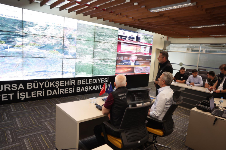 Bursa’da orman yangını krizi! Yaklaşık 3 bin hektarlık alan etkilendi