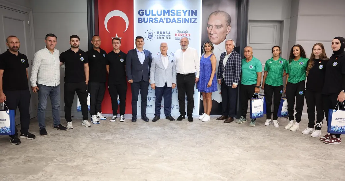 Bursa'nın gururu sporculardan Büyükşehir'e ziyaret