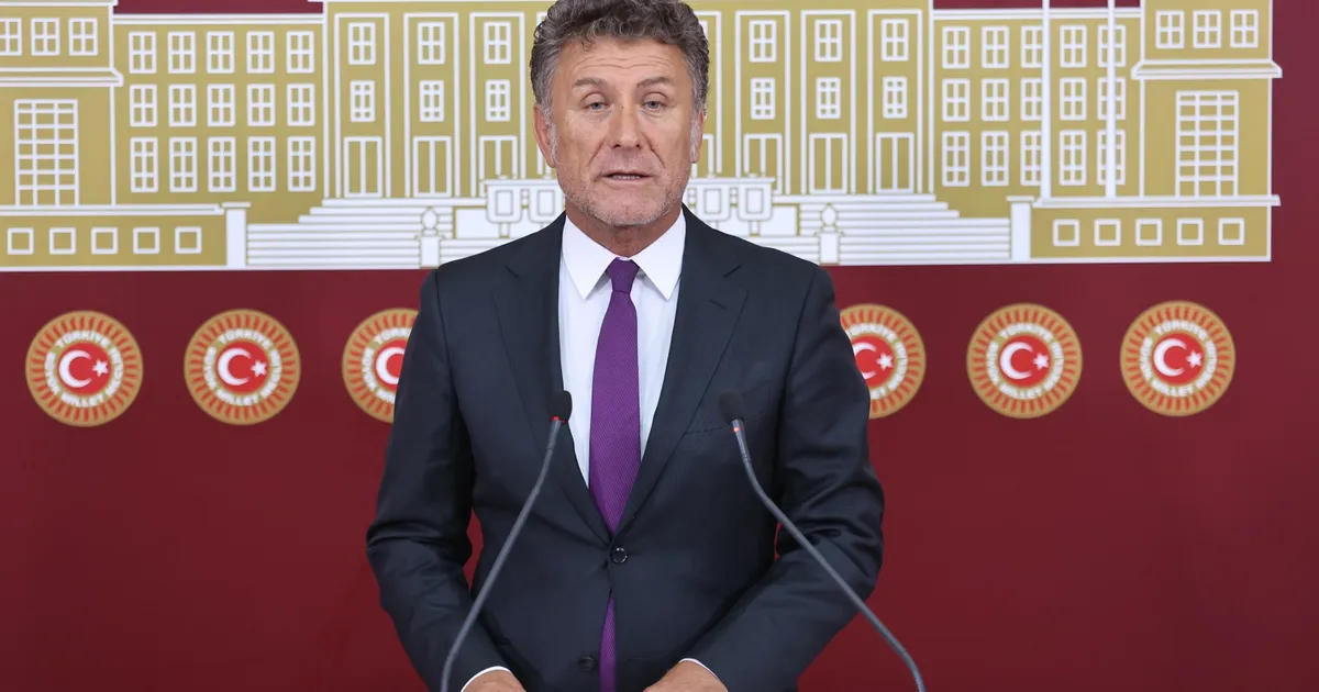 CHP’li Sarıbal: Çiftçi çöküşte, Saray enkazı örtüyor!