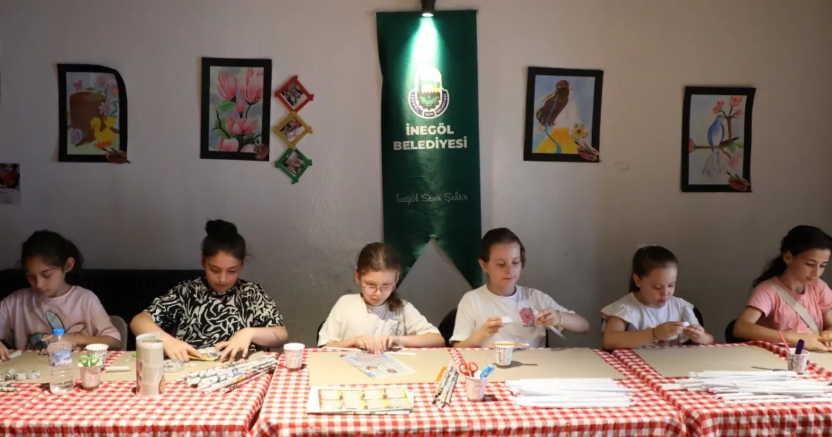 Çocuklar İnegöl’de sanatla eğleniyor, öğreniyor