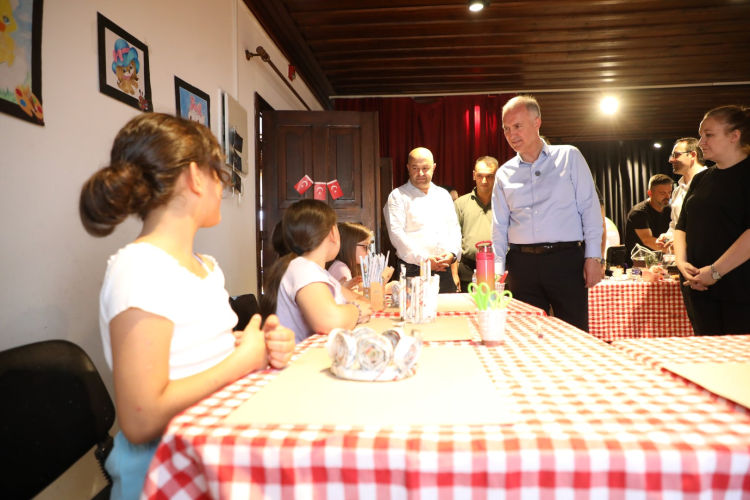Çocuklar İnegöl’de sanatla eğleniyor, öğreniyor