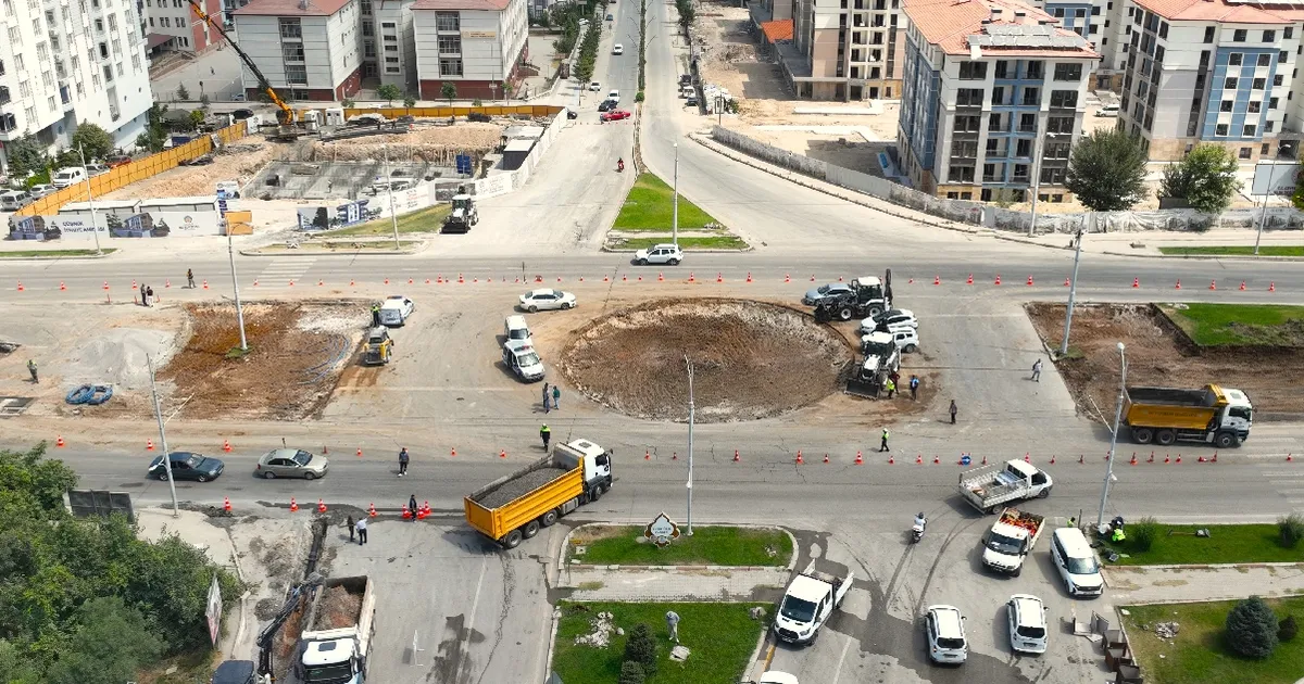 Çöşnük Kavşağı’nda düzenleme çalışmaları devam ediyor