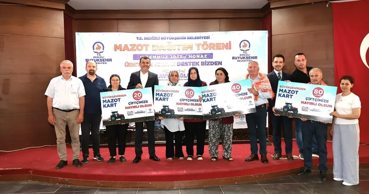 Denizlili çiftçinin ilk mazotu Başkan Çavuşoğlu'ndan