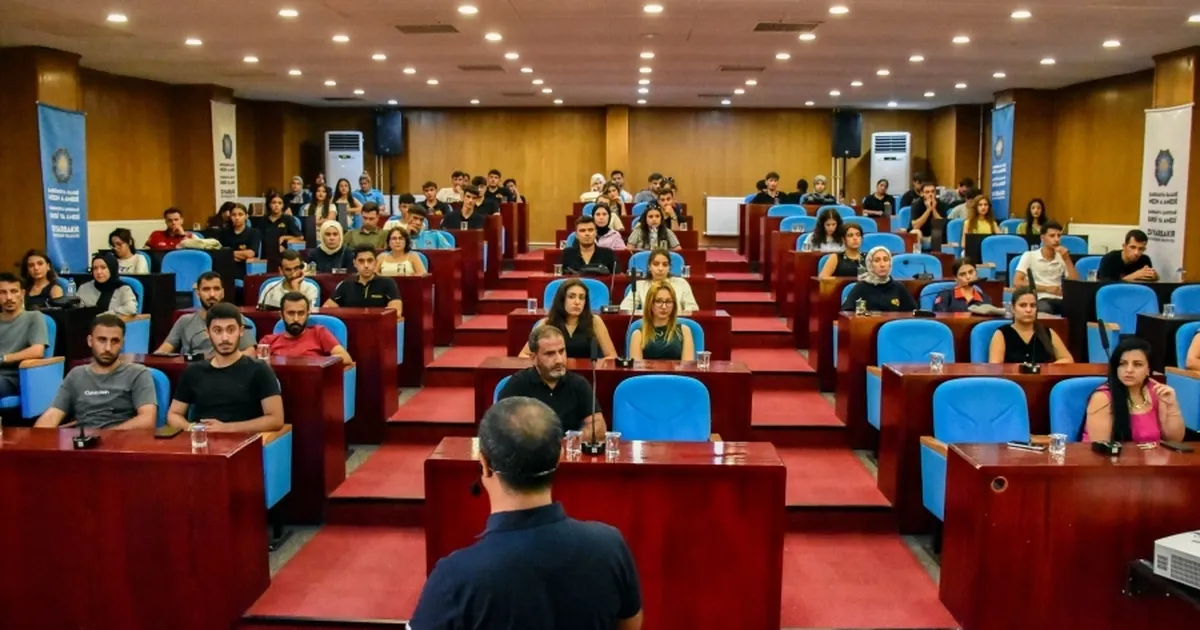 Diyarbakır’da stajyerlere iş sağlığı ve güvenliği eğitimi