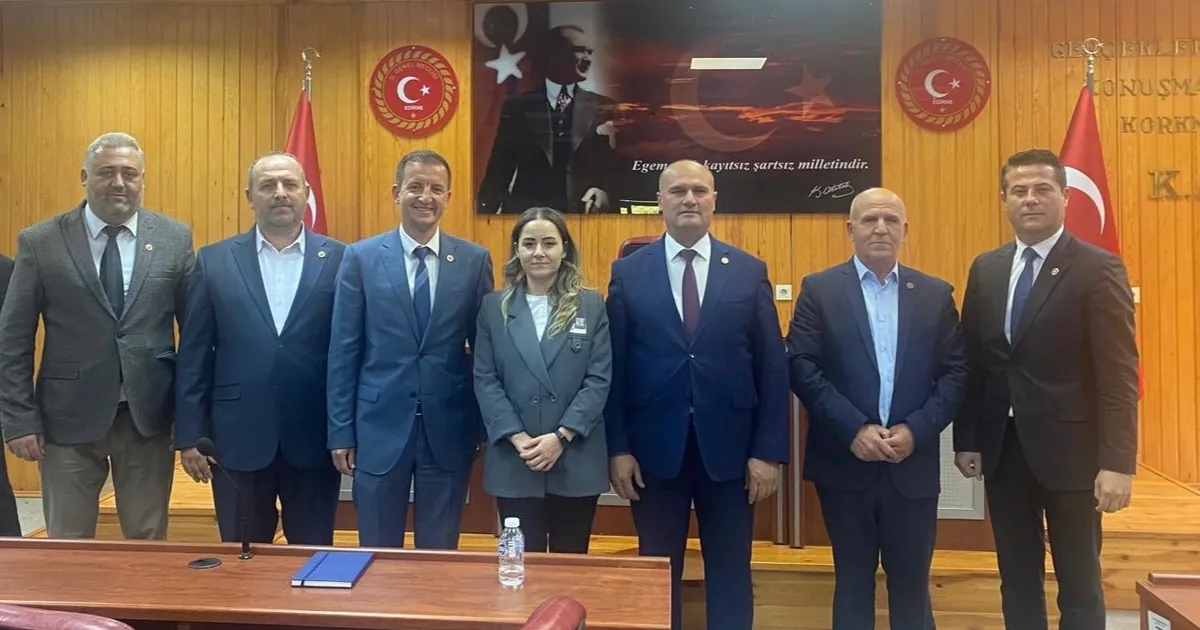 Edirne'de AK Parti İl Genel Meclisi Üyeleri'nden CHP'lilere 'yol' açıklaması