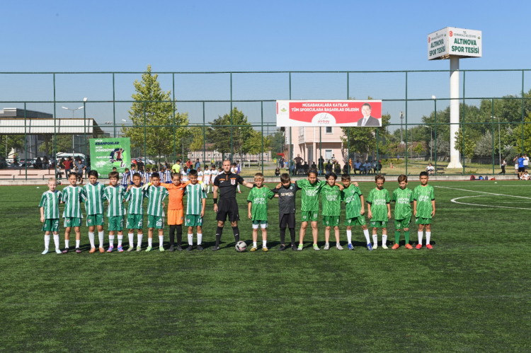 Geleceğin futbolcuları Osmangazi’de sahaya çıktı