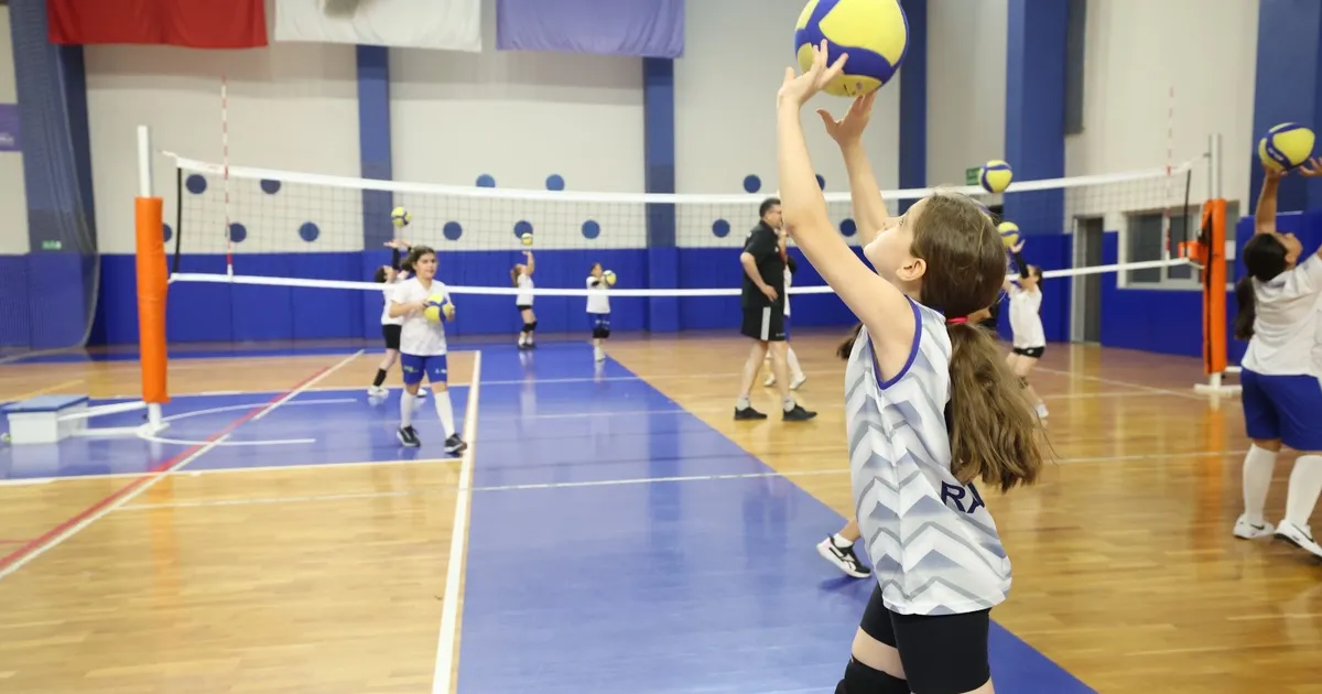 İstanbul Büyükşehir on binlerce çocuğu sporla buluşturuyor