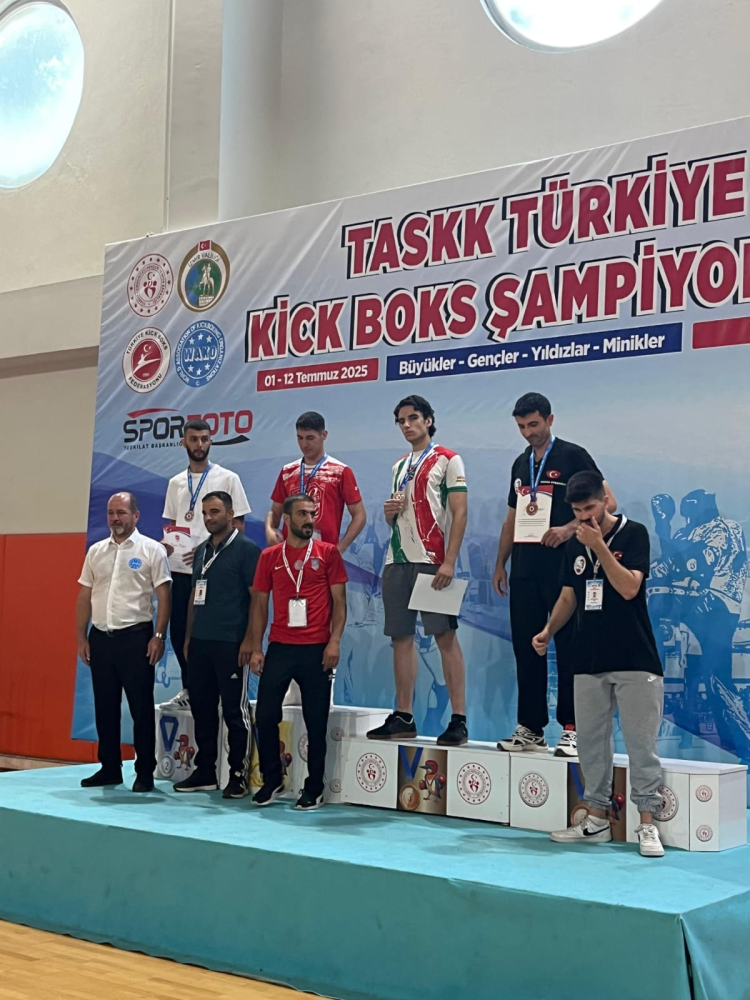 İzmir Bostanlısporlu Sarp Erbaş’tan büyük başarı