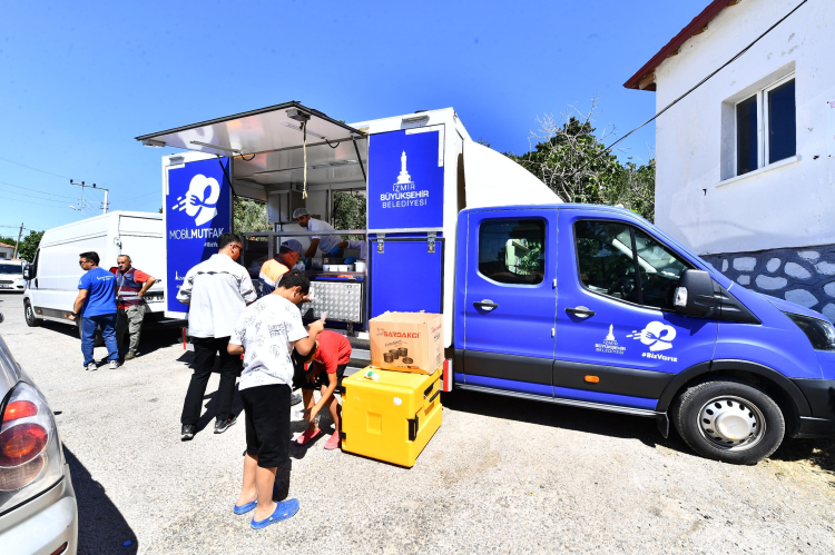 İzmir Büyükşehir yangın bölgelerinde seferber oldu