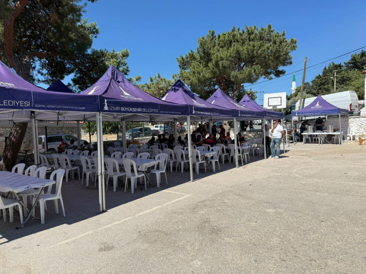 İzmir Büyükşehir yangın bölgelerinde seferber oldu