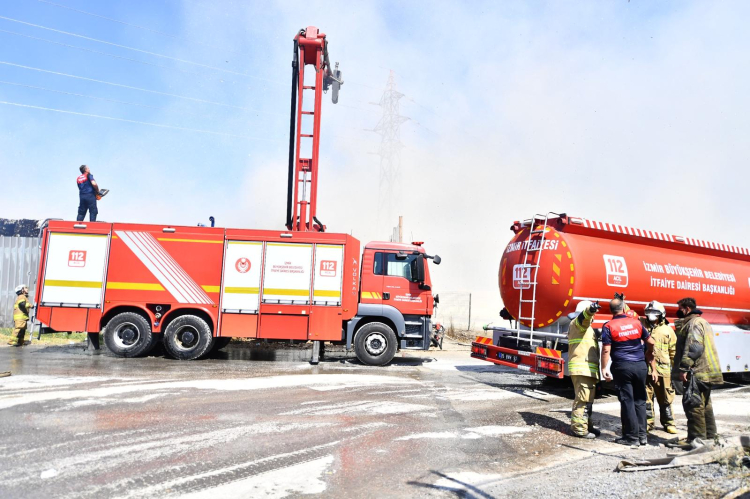 İzmir İtfaiyesi'nin yangınlarla mücadelesi sürüyor