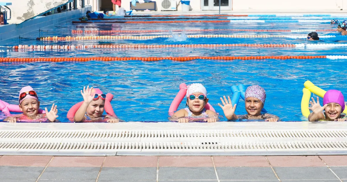 İzmir Narlıdere’de yüzme kursları başladı