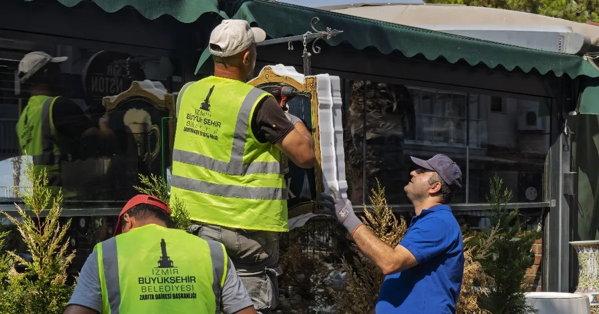 İzmir’de zabıta ve esnaf el ele… Yeşile geri dönüş başladı