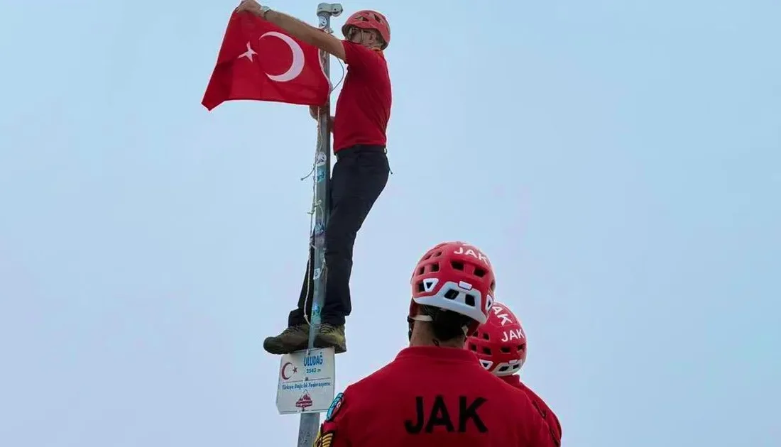JAK Timlerinden Bayrak DeğişimiSpot: