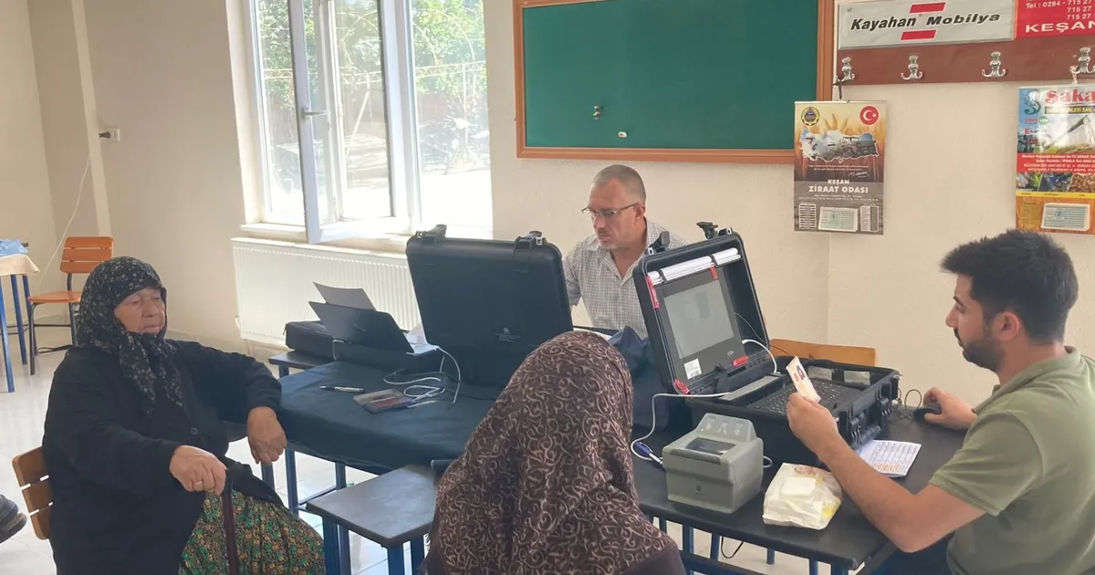 Keşan'da 9439 kişiden 1625 kişi kimliklerini yeniledi