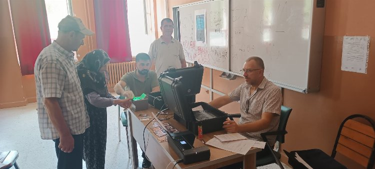 Keşan'da 9439 kişiden 1625 kişi kimliklerini yeniledi