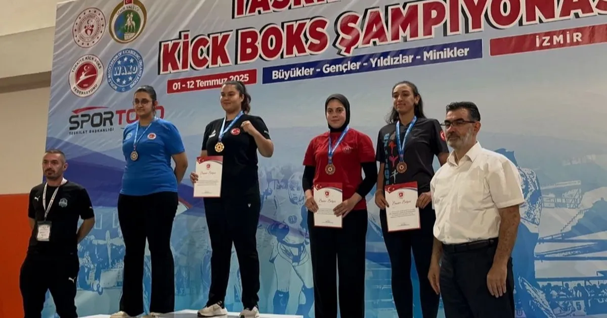 Kick boksta Çayırova’ya Türkiye şampiyonluğu geldi
