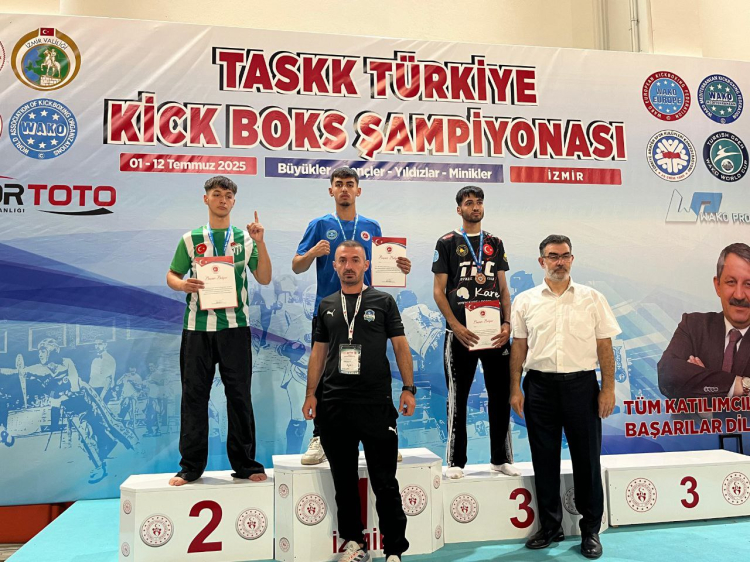 Kick boksta Çayırova’ya Türkiye şampiyonluğu geldi