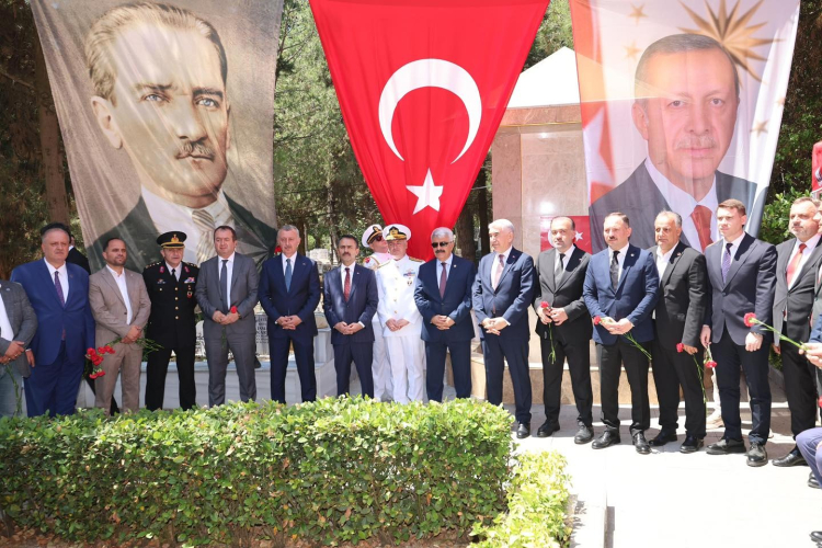 Kocaeli Bağçeşme’de protokol tam kadro şehitleri andı