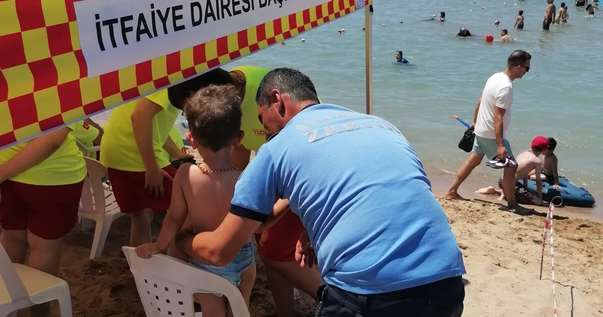 Kocaeli sahillerinde çocuklar zabıta güvencesinde