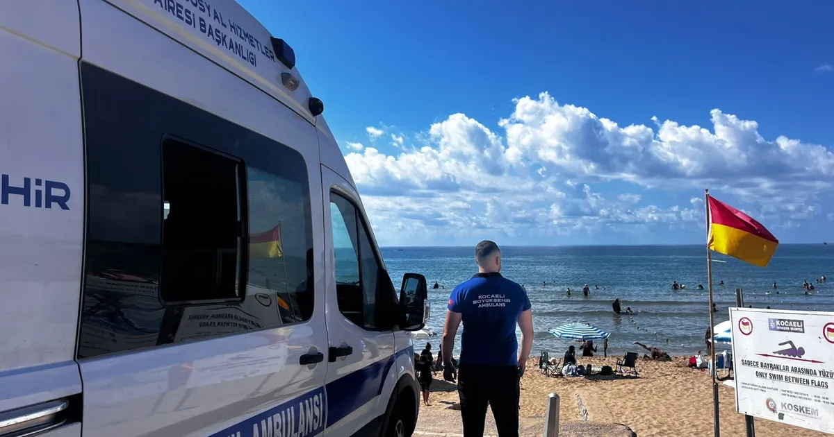 Kocaeli'den sahillere sağlık kalkanı... 'Nakil Ambulans' ekibi sahil nöbetinde