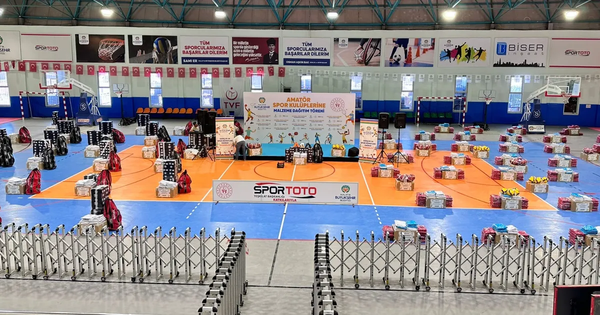 Malatya'da amatör spora malzeme desteği