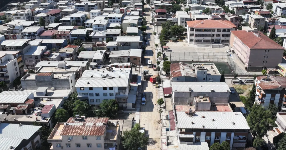 Manisa'da altyapı tamamlandı, üstyapı yenileniyor