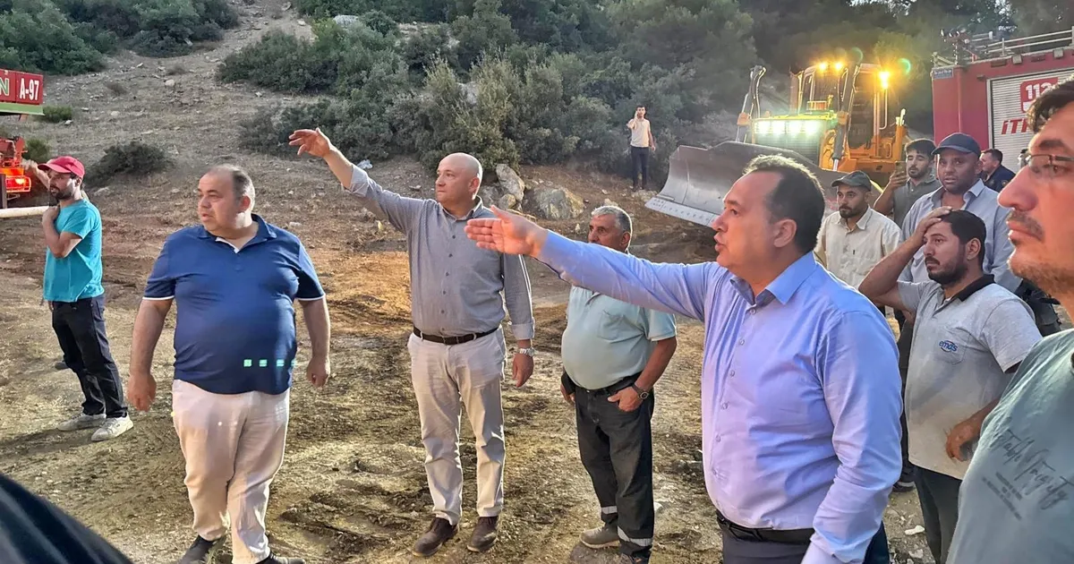 Manisa'da Başkan Dutlulu yangın bölgesinde saha çalışmalarını inceledi