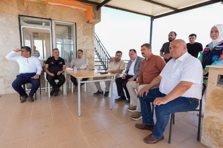 Manisa’da orman yangınlarıyla mücadele sürüyor... Başkan Dutlulu sahada