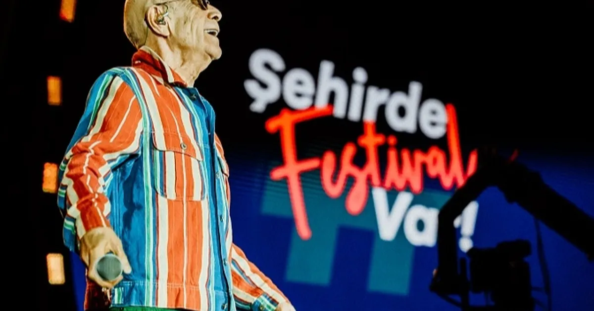 Mazhar-Fuat 'MFÖ şarkıları' ile Bursa'da zamanı durdurdu
