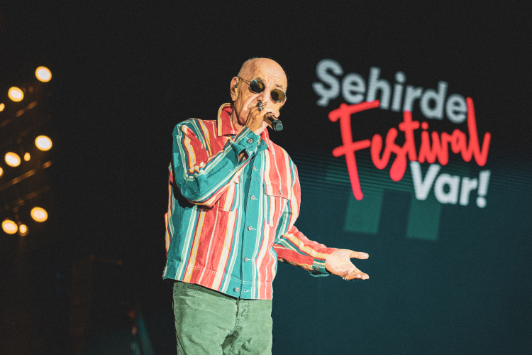 Mazhar-Fuat 'MFÖ şarkıları' ile Bursa'da zamanı durdurdu