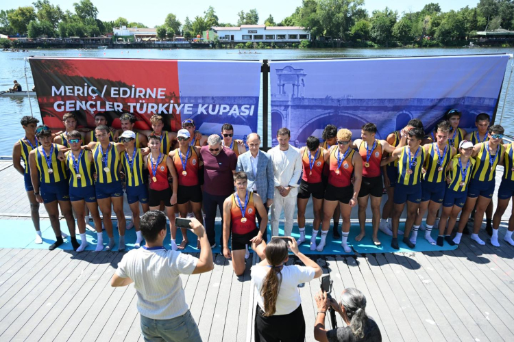 Meriç Nehri’nde Türkiye Kupası kürek yarışları nefes kesti