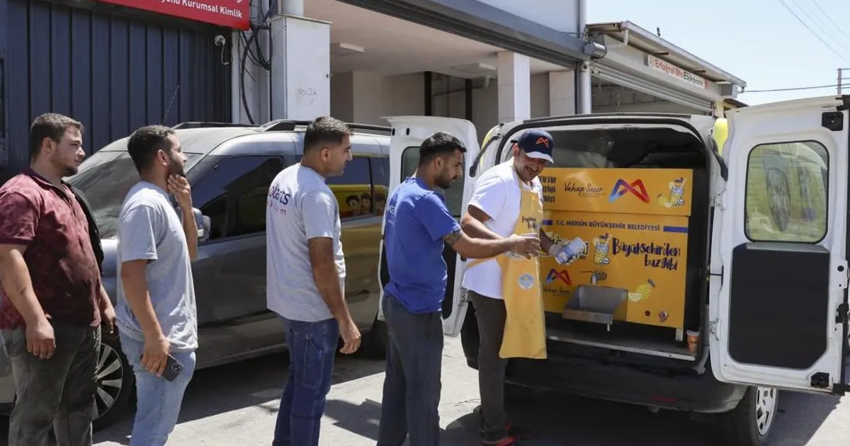 Mersin’de yaz serinliği: 5 yıllık limonata geleneği sürüyor