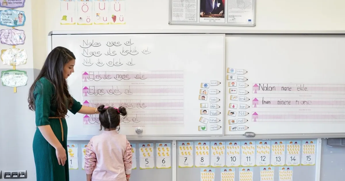 Milli Eğitim'de sözleşmeli eğitim personel istihdamı 'Resmi'leşti