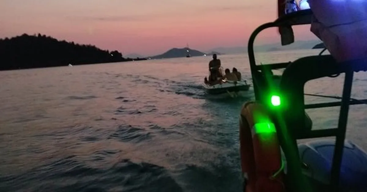 Muğla Fethiye’de makine arızası yapan tekne kurtarıldı