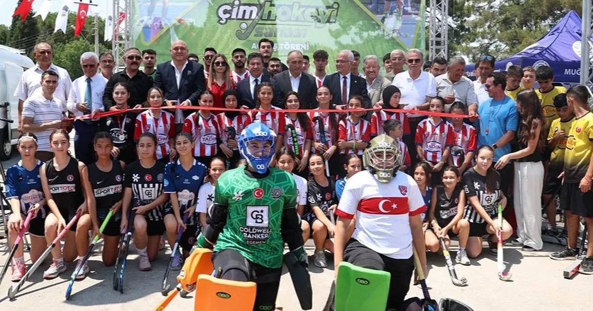 Muğla Yatağan’a çim hokeyi sahası açıldı