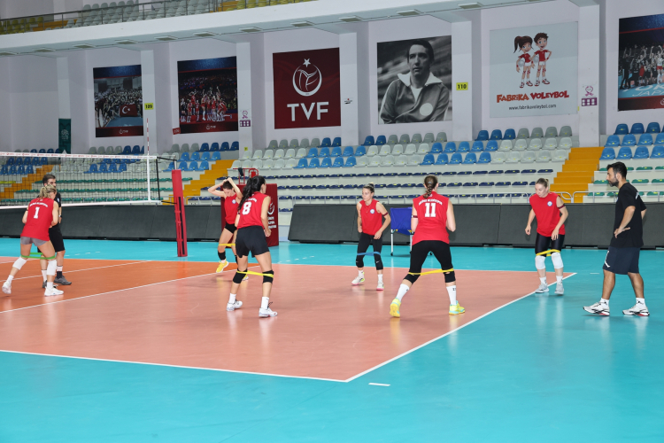 Nilüfer Belediyespor Eker Kadın Voleybol Takımı yeni sezon hazırlıklarına başladı