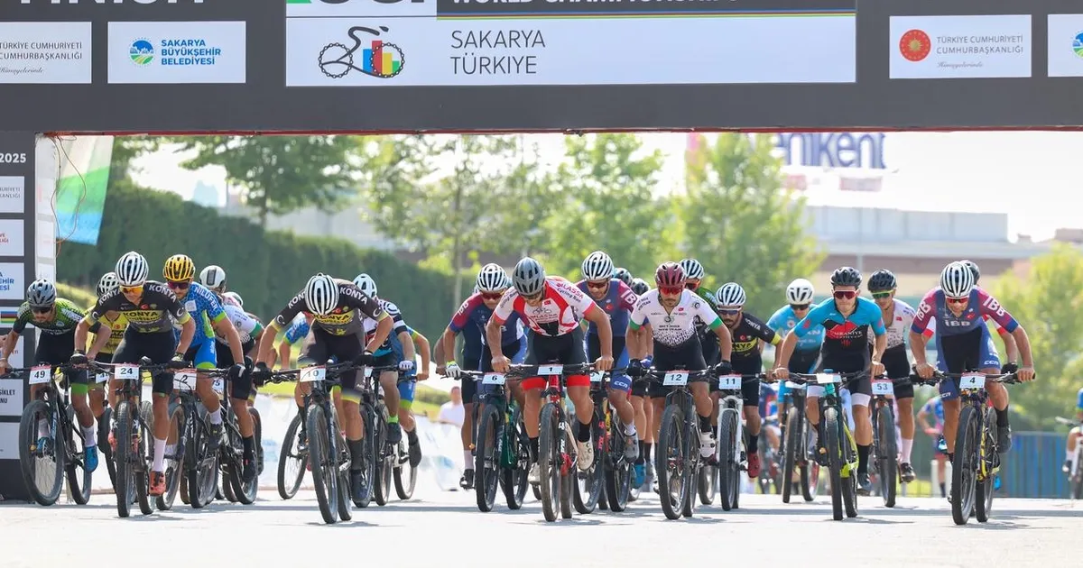 Sakarya'da nefes kesen şampiyona; Genç pedallar zirve için yarıştı