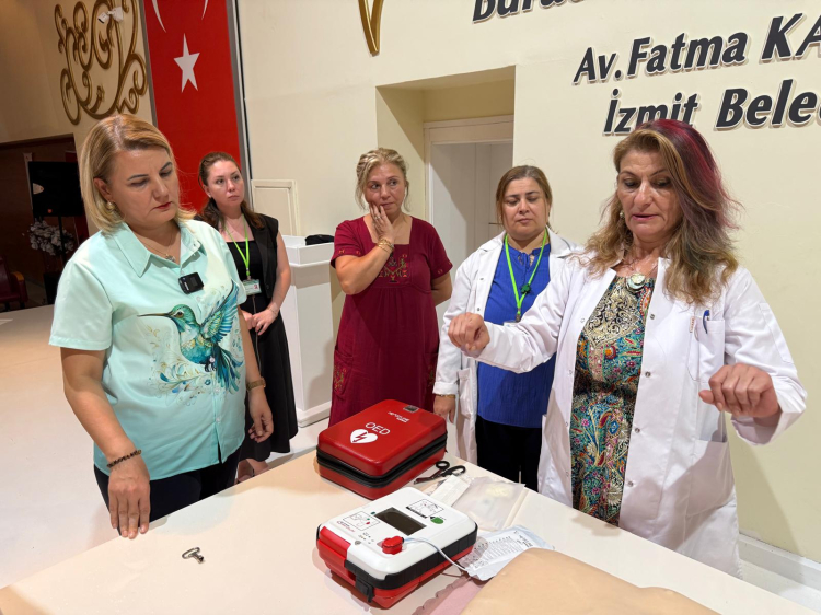 Volkan Konak'ın kaybı farkındalık oluşturdu... Kalp krizi için İzmit'e elektroşok cihazları kuruldu