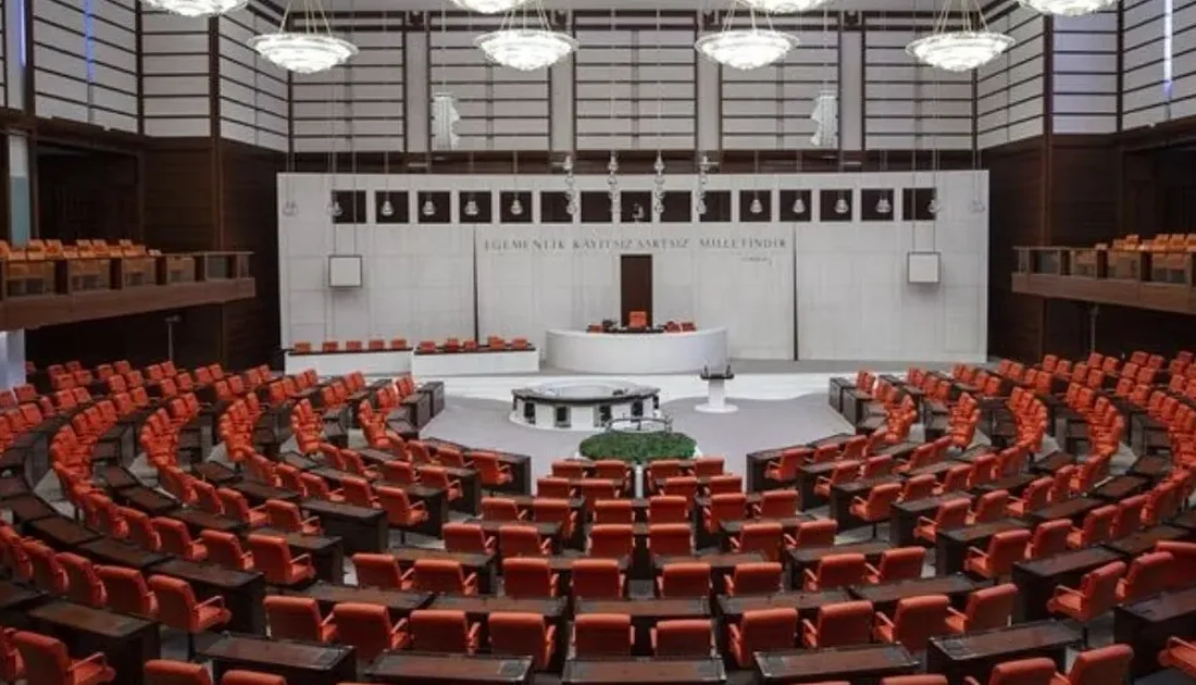 Farklı siyasi partilerden 200’ün