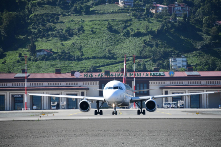 Aylık 'hava yolcusu' İstanbul'un nüfusunu solladı!
