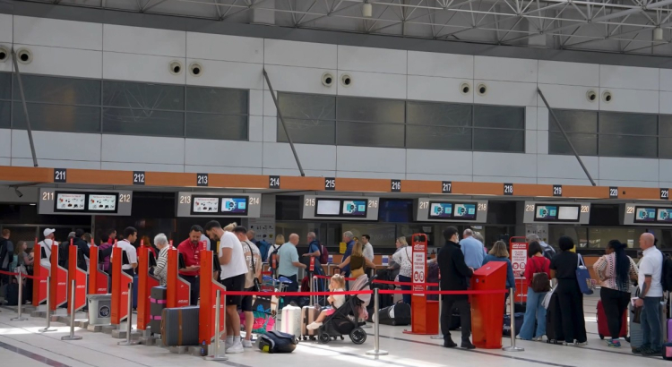 Aylık 'hava yolcusu' İstanbul'un nüfusunu solladı!